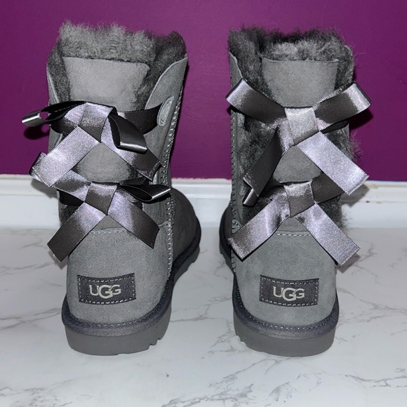 UGG Grey Bailey Bow ll - Picture 10 of 16